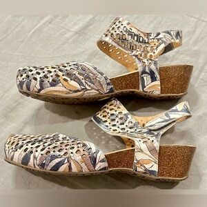 Spring Step Wedges with Cream and Brown Leaf Design